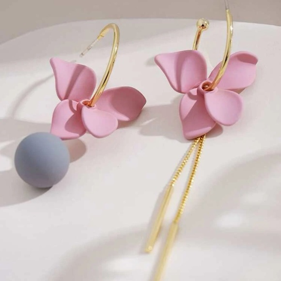 Jewelry - 🌸 Flower Earrings 🌸